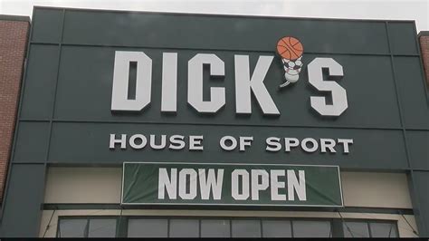 Dick's House of Sport hosts ribbon cutting