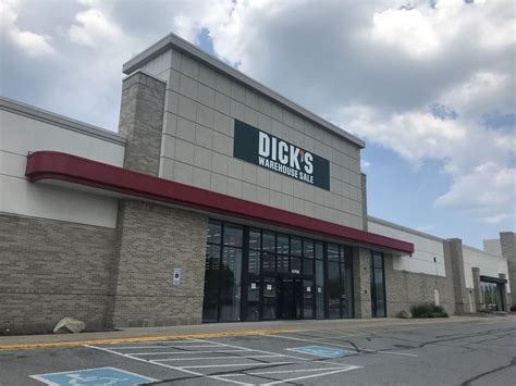 Dick’s Sporting Goods Warehouse opens up pop-up location