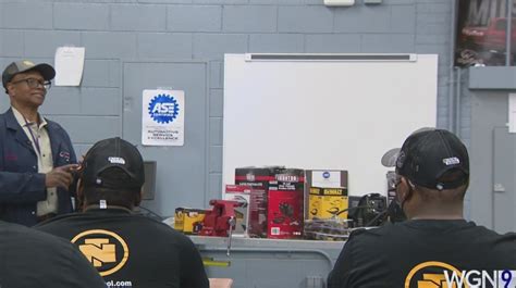 Dick Butkus Foundation, Northern Tool team up for donation to help trades curriculum at Chicago high school