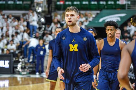 Apr 19, 2023 · The 7-foot-1 center who starred for the Michigan men’s basketball team the past three years and is currently in the transfer portal will reportedly visit Kansas this week. Dickinson visited ... . 