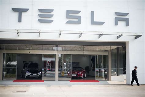 Did Tesla nearly go bankrupt without investors knowing?