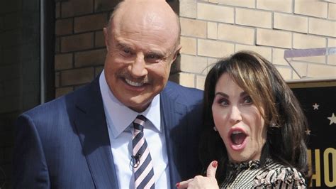 Did doctor phil cheat on his wife. Robin first met Phil through his sister, Brenda. He proposed to her on Valentine's Day in 1976, and they married less than a year later. The couple have two … 