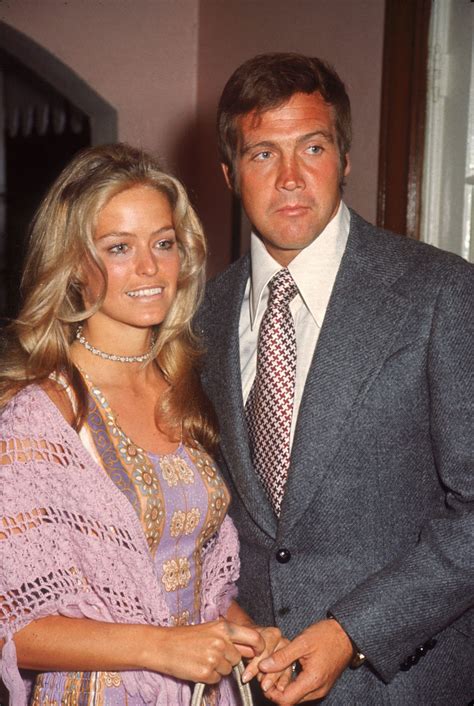 Did lee majors and farrah fawcett have a child together. Majors encouraged Fawcett to quit the show. In addition to creative and business motivations, marital concerns likely played a role in Fawcett's decision to quit Charlie's Angels. Making the show ... 