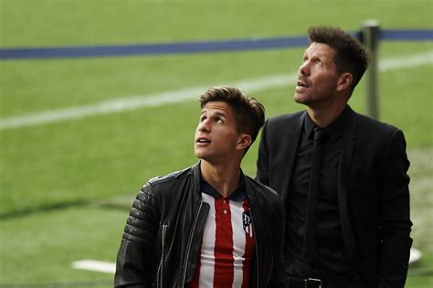 Diego Simeone’s son Giuliano seriously injured in Alaves game and taken off the field in ambulance