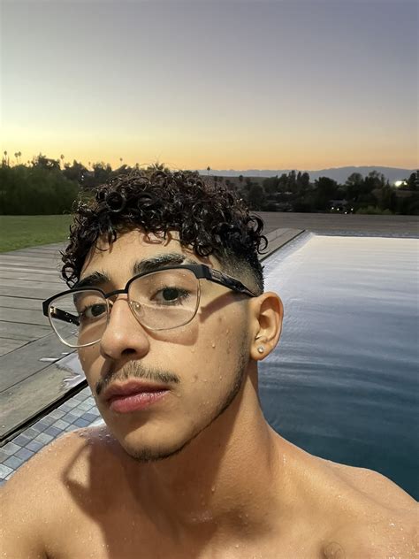 <span>👑</span>Onlyfans Free Videos