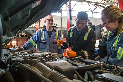 Diesel mechanic programs. Diesel Mechanic Apprenticeship Program. Performs diagnostic tests, regular maintenance, and makes repairs and adjustments or can overhaul buses and … 