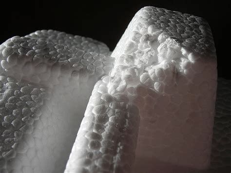 Difference Between Polystyrene & Polyurethane