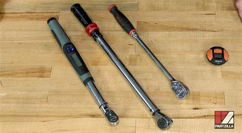 Digital torque wrench vs click.  Maintaining the high accuracy of a dig...