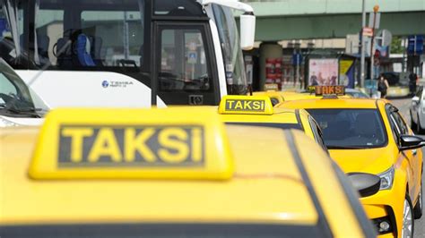 Dilerseniz bölgede faaliyet gösteren firmaların servislerinden faydalanabilir veya taksi, minibüs ve otobüs gibi araçları tercih edebilirsiniz.