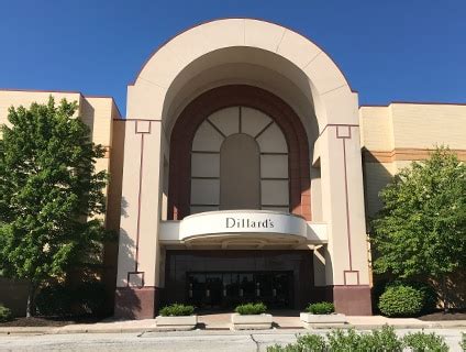 16996 South Park Center , Strongsville, OH 44136. 440-846-8718. All Dillard's locations and store hours in Ohio. Number of stores: 14. State: All Dillard's locations and shopping hours in Ohio.
