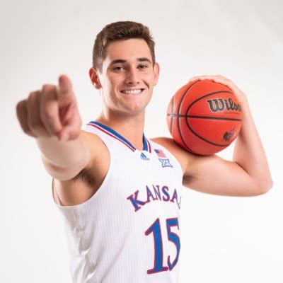 Dillon wilhite. May 16, 2021 · Dillon Wilhite, a 6-foot-9, 240-pound senior forward from Cathedral Catholic High School in San Diego, California, will be joining the Kansas Jayhawks men’s basketball team as a preferred... 