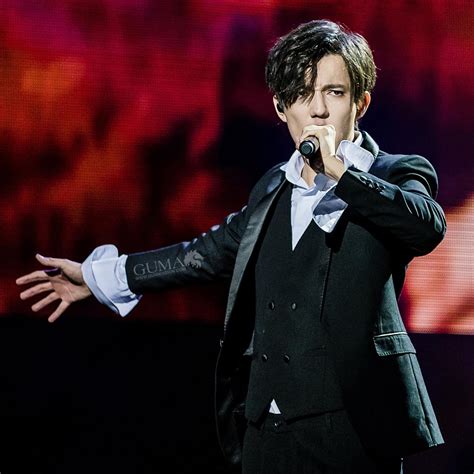 Recently become a big Dimash fan but have started to realize a lot of his amazing performances on youtube are lip synced to save his voice. . Dimash
