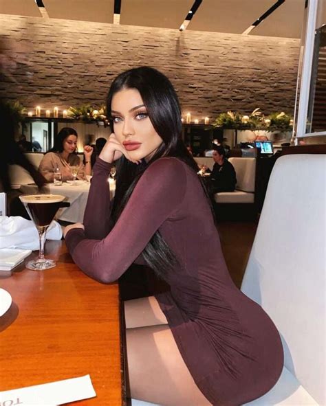 Dina Khalil is an American model, social star, and Onlyfans lady born in America US on January 15, 1998, and is 24 years old. Her star sign is Capricorn. She is well-known as Fashion nova Ambassador as she is the partner of FashionNova. 
