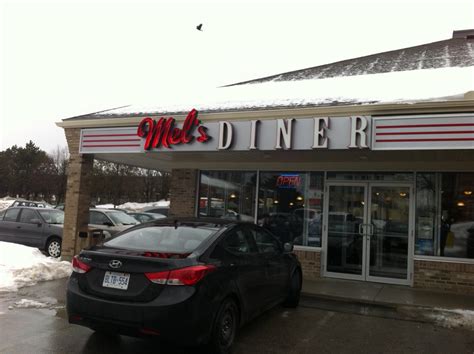 Diners to give way to drivers on University Avenue