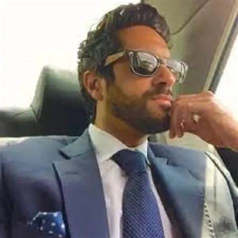 Dinesh melwani net worth. Dinesh Melwani Net Worth 2023. How rich is Dinesh Melwani? Dinesh Melwani’s success as a lawyer, combined with his success as an influencer, must have made him a considerable fortune. Dinesh is estimated to have a net worth of around $4 million as of June 2023. 