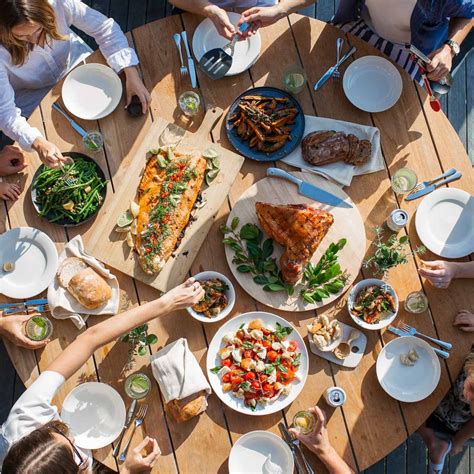 Dinner for large groups. Family Food. Feeding a crowd. Recipes to feed a crowd. Check out our selection of recipes for feeding a crowd and our tips and tricks that will make everyone happy – no matter … 