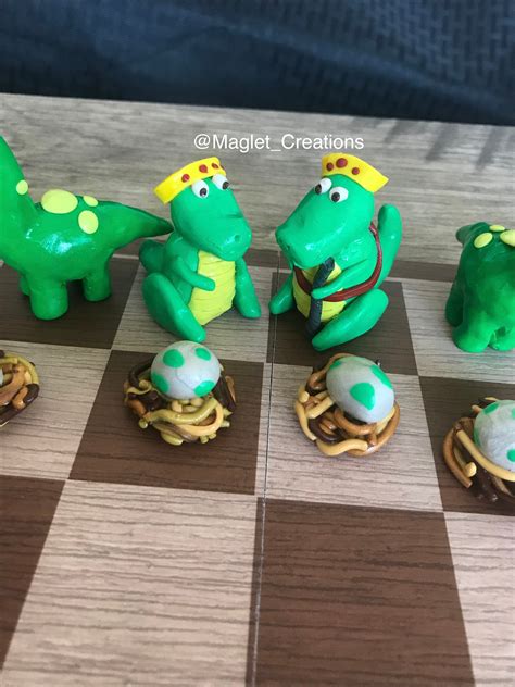 Dinosaur Chess - ChessOK.com