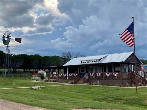 Dinosaur valley rv park. Dinosaur Valley RV Park, Glen Rose. 4,749 likes · 210 talking about this · 1,597 were here. Welcome to Dinosaur Valley RV Park located in the hill country and on the Paluxy River. Enjoy the cowboy... 