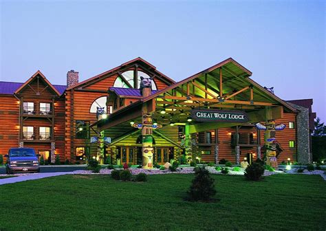 1 King bed. 1 Full sleeper sofa. Balcony/Patio. 1 Full bath. 1 TV. Mini-fridge. Check Availability. See More Details. Book your resort stay in one of our Standard Suites at Great Wolf Lodge in Wisconsin Dells, WI.. 