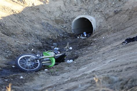 Dirt bike rider crashes into deputies in Hesperia pursuit