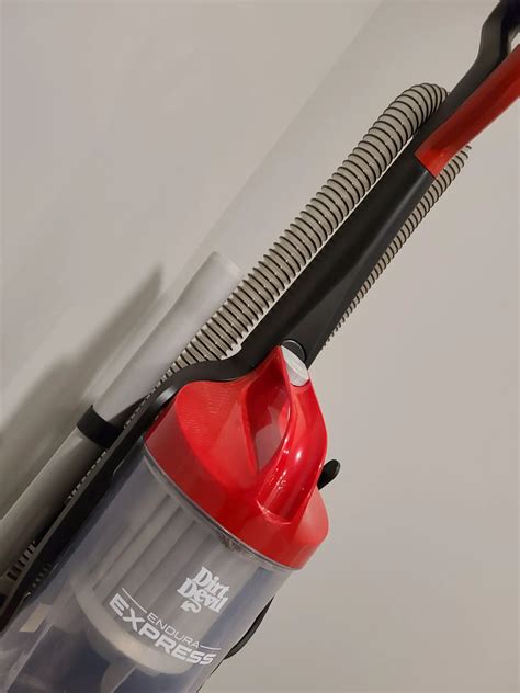 the dirt cup and twist to close. Replace the dirt cup into the vacuum. For replacement filter F112 visit dirtdevil.com or call us at (800) 321-1134. 1. Remove the dirt cup. Twist the handle to remove the top from the dirt cup. Gently remove the filter from the the handle.. 