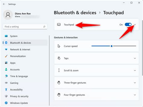 Disable touchpad while mouse is plugged in