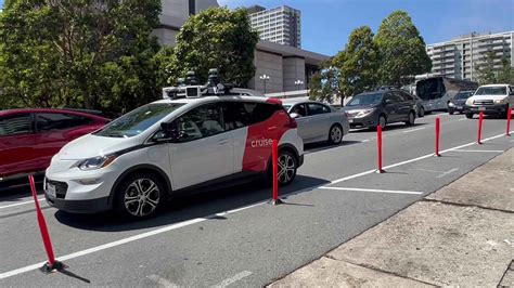 Disabled Cruise vehicle blocks SF traffic on eve of vote on driverless expansion