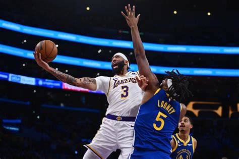 Disastrous second quarter sinks Warriors as Lakers cruise to Game 3 win