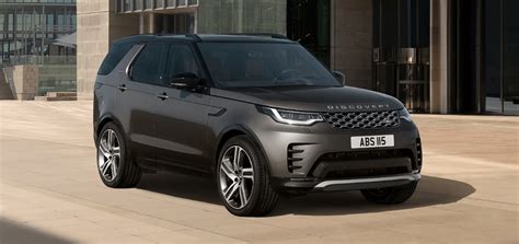 Land Rover Discovery Review & Prices 