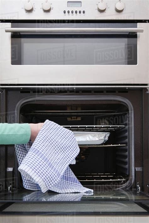 Dish in oven. Jan 12, 2021 · To try this hack, it’s important to first put on a pair of kitchen or cleaning gloves. This is not just to protect your skin from any ingredients in the dishwasher tablets that might cause skin ... 
