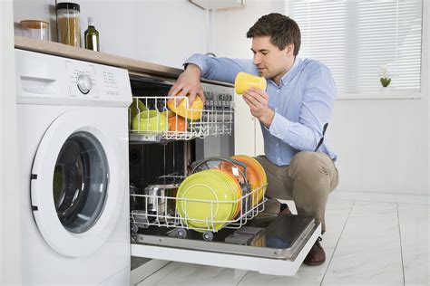 Dishwasher cleaning. How to clean your dishwasher's exterior. To clean your machine’s exterior, wipe the outer surface and doors seals gently with a slightly damp cloth. For a deep clean, run an inner cleaning or Intensive programme with no dishes inside. General dishwasher cleaning tips: Use a suitable wash programme. 