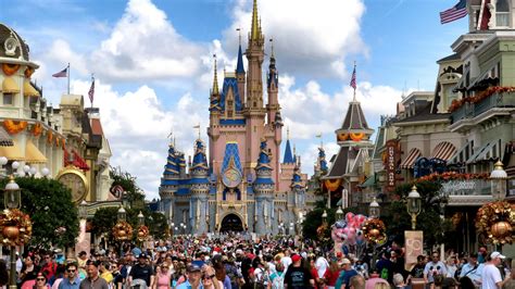 Disney attorneys want to question former administrator in lawsuit with DeSantis appointees