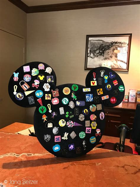 Disney pin traders. 6 days ago · Eligible Disney trading pins should be metal, with a ©Disney mark on the back and in good condition. Pins that may be traded include the following: • Disney theme park pin from a place or ... 