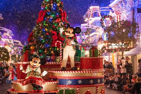 Disney very merry christmas party. Mickey’s Very Merry Christmas Party is an after-hours party held at Disney World’s Magic Kingdom on select nights in November and December. The park … 