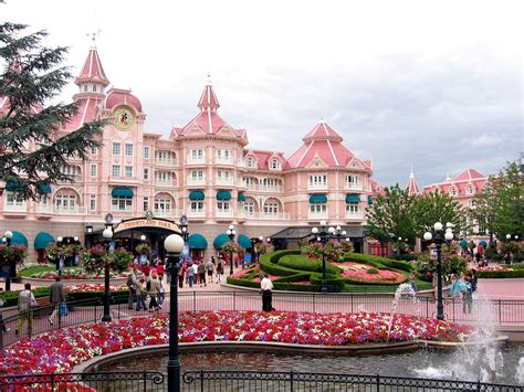 Disneyland Paris Features and Articles - themeparktourist.com