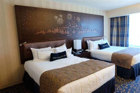 Disneyland hotels within walking distance. Find out the best hotels near Disneyland that you can walk to in 15 minutes or less. Compare prices, locations, amenities and reviews of 19 options, including on-site Disneyland Resort hotels and affordable alternatives. 