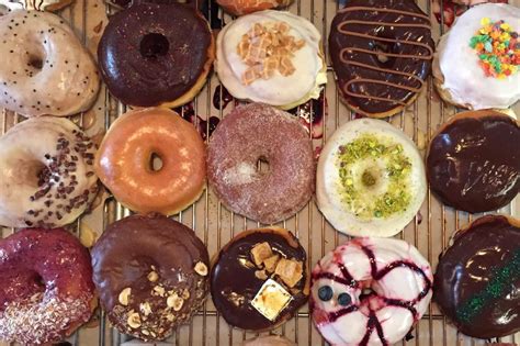 District donut. Nov 25, 2023 · Located at Block16 Urban Food Hall at the Cosmopolitan, District offers donuts that compliment your breakfast, lunch, or dinner.They specialize in a massive variety of small-batch-made, yeast-raised donuts and an AH … 