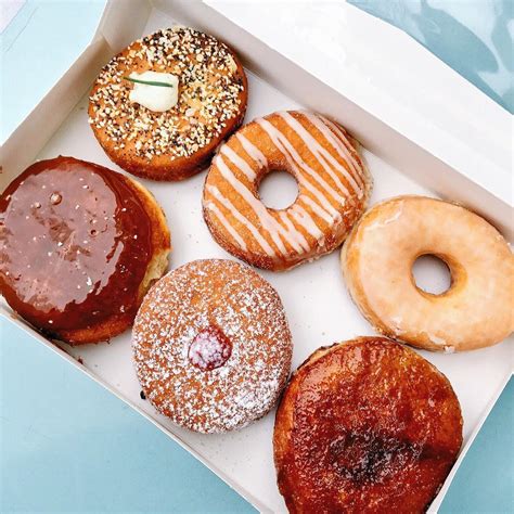 District doughnuts. Mini cake-style doughnuts find a home at The Dapper Doughnut in the MGM Grand. Diners choose from 24 toppings such as Nutella, blueberry lemon, turtle, cinnamon, and Fluffer Nutter. Beverages ... 