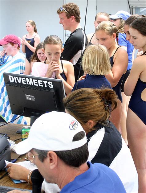 Ten of the 13 female divers had participated in club diving in the past three years prior to the regional competition. . Divemeets