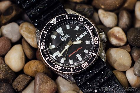 Divers watch best. Seiko is probably the preeminent name in Japanese divers. Its first dive watch, the 6217, was released in 1965 and hewed to the same formula as Swiss watches with a rotating timing bezel, generous lime and good water-resistance. However, it’s the 6105 — with its cushion case, recessed crown at 4 … 
