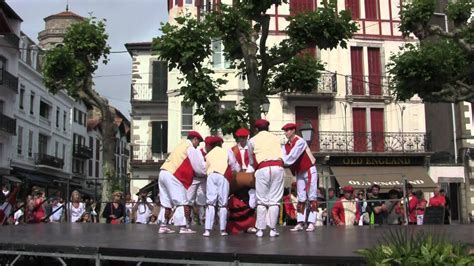 Dix danses, marches et cortèges populaires du pays basque espagnol. - Sonia, te envío los cuadernos café.
