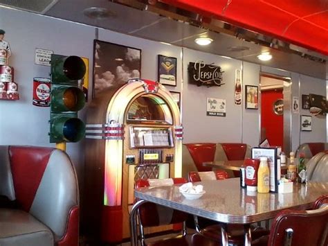 Dixies diner. Make sure to visit Dixie Diner, where they will be open from 7:00 AM to 8:00 PM. Don’t wait until it’s too late or too busy. Call ahead and book your table on (301) 824-5224. From a variety of diet conscious menu items, Dixie Diner includes organic dietary options. Other attributes on top of the menu include: salad bar. 