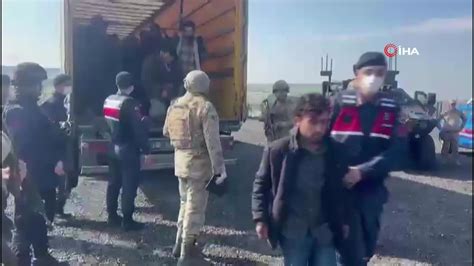 Diyarbakır’da tırda 72 kaçak göçmen yakalandıs