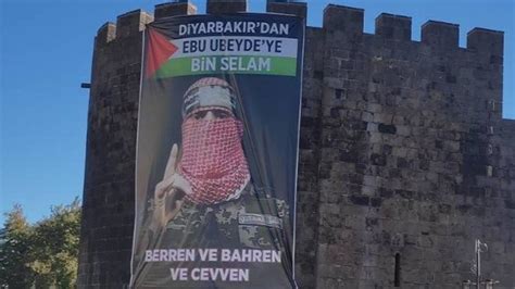 Diyarbakır surlarına asılan Ebu Ubeyde posteri indirildi
