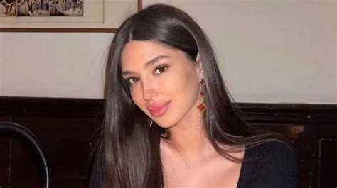 Djina dzinovic age.  Lijepu&hellip; Apr 12, 2024 · Ćerka Harisa Džinovića privl...