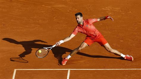 Djokovic opens clay-court season with straight-set win