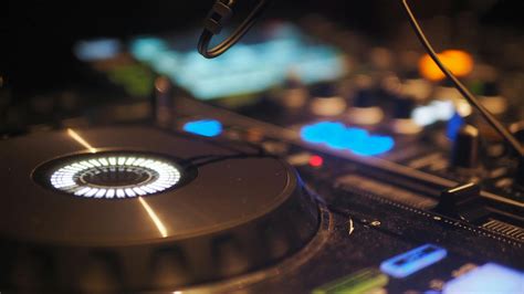 Djs decking. 24/7 self-service DJ studios in London with club-standard Pioneer equipment and multi-setting lighting. Book a DJ room by the hour, any time of day, online now. 