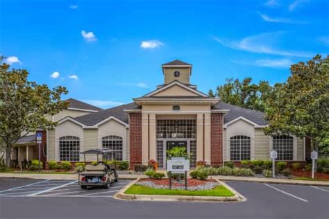 At DLP Meadowbrook in Tallahassee, FL, you can make your dream a reality. Our one-, two-, and three-bedroom apartments for rent offer the space you need to get comfortable and make yourself at home.. 