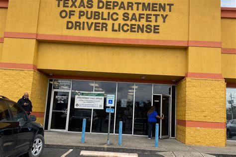 The Texas Department of Public Safety issues driver licenses that are valid for up to eight years to Texas residents. Driver license offices are located throughout the state and offer services by appointment only. Same day appointments may be available at select driver license offices. Check here to determine if you must visit a driver license ...