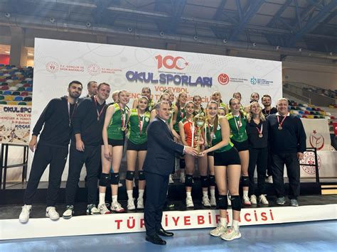 Doğa Koleji, Türkiye Liseler Voleybol Şampiyonası'nda şampiyon oldus